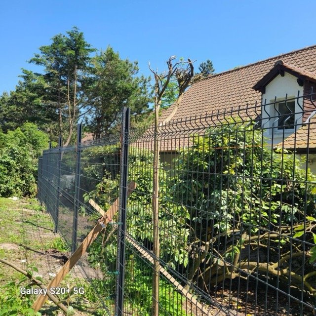 Cloture prete à recevoir le brose vue